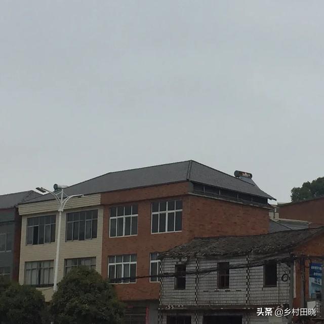 農(nóng)村自建房坡屋頂，用琉璃瓦還是樹(shù)脂瓦？看看內(nèi)行人的經(jīng)驗(yàn)分享